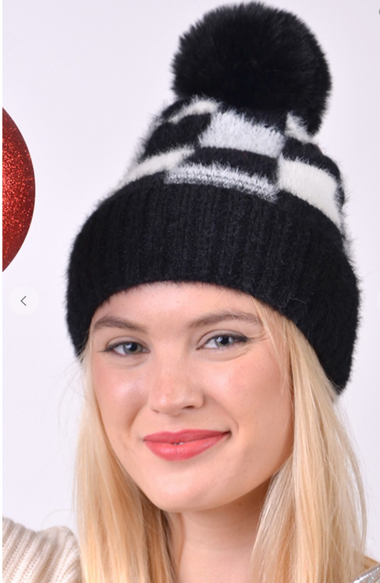 Pom pom knit hat black