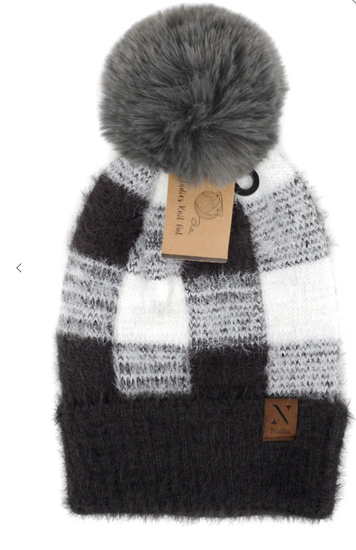 Pom pom knit hat black